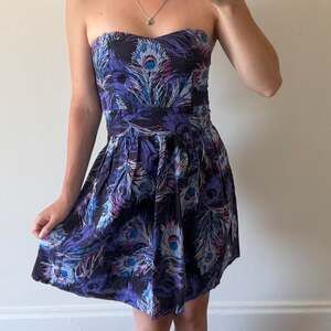 Y2K Forever 21 strapless mini dress featuring purple and blue peacock feathers